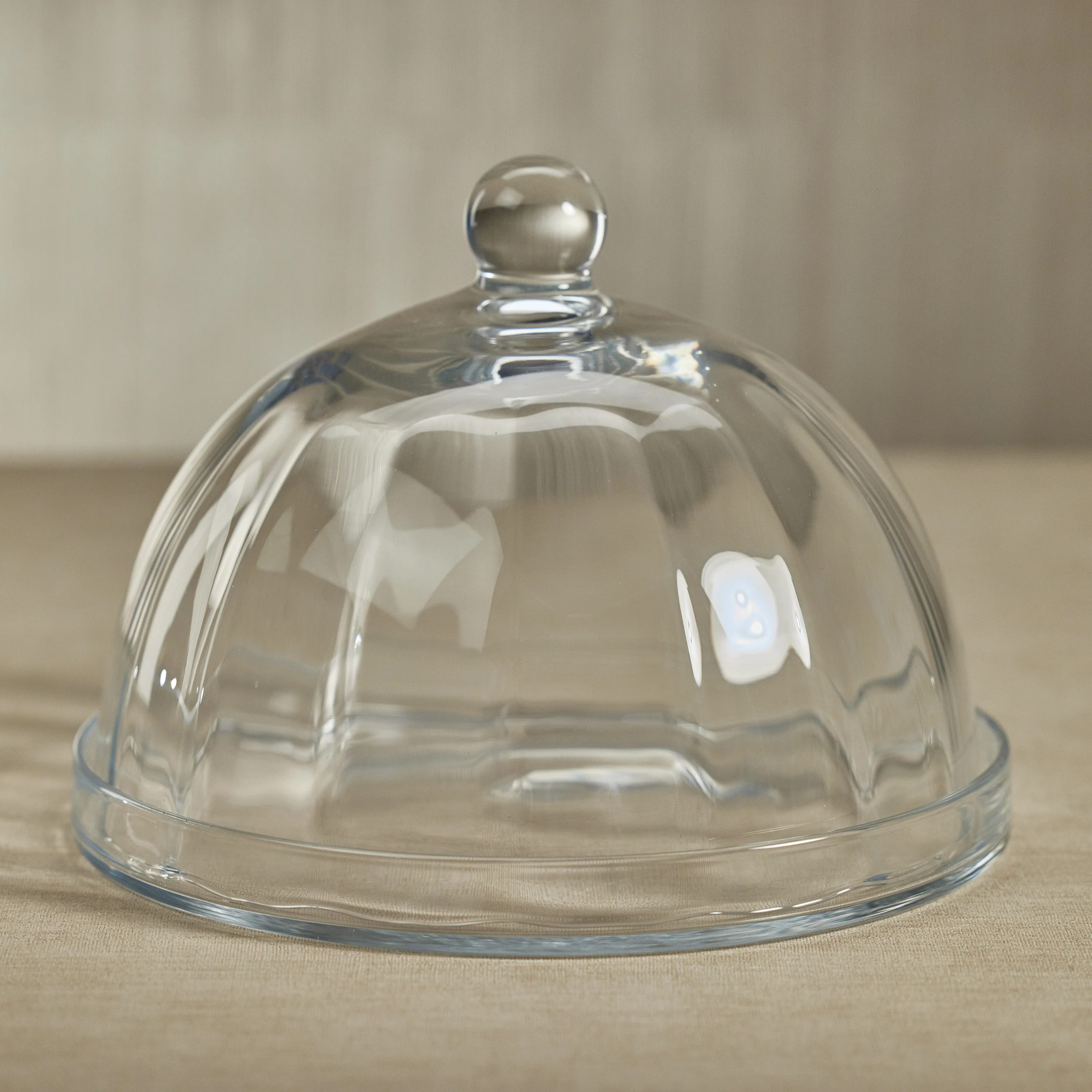 Loulou Optic Pastry Glass Plate with Cloche - Image 3