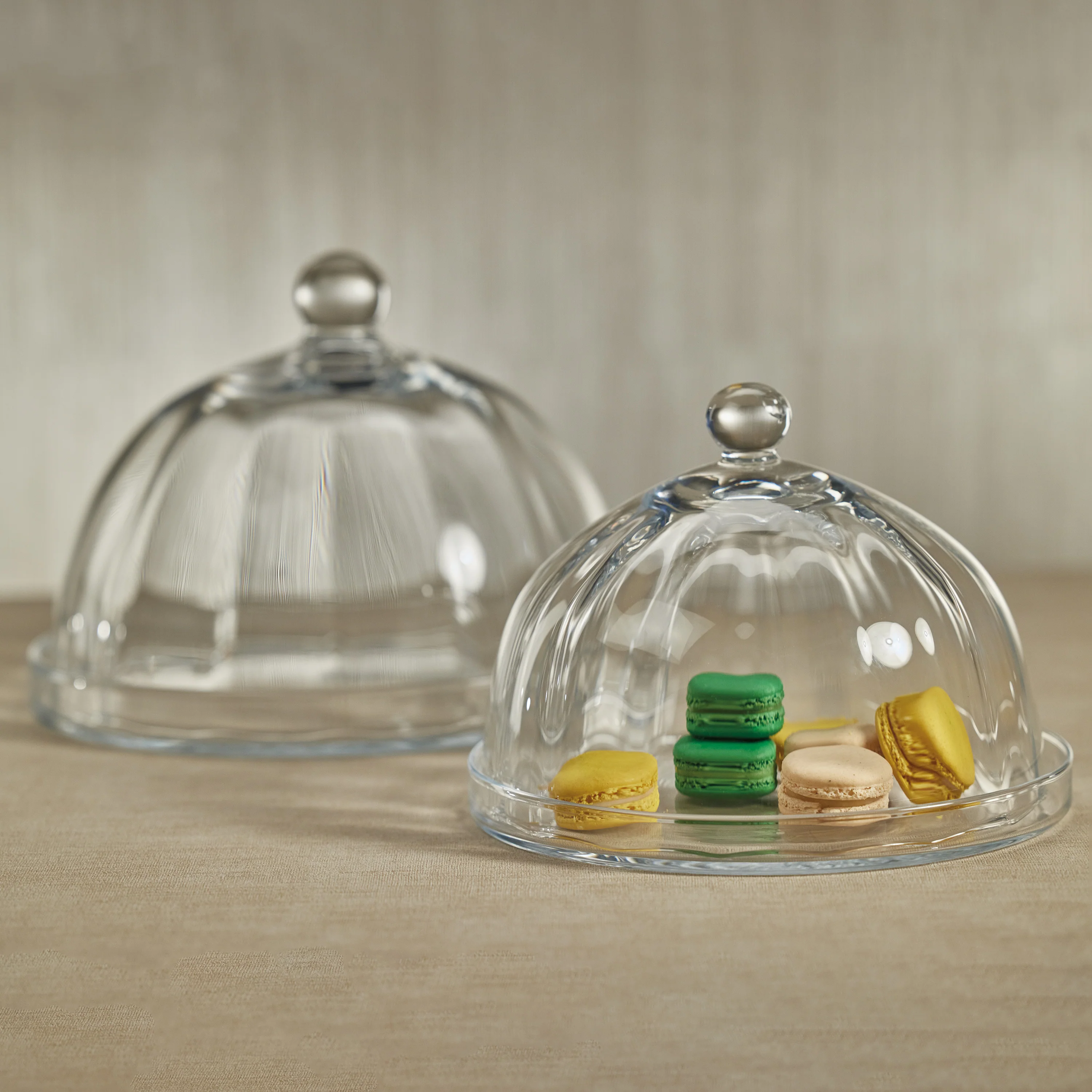 Loulou Optic Pastry Glass Plate with Cloche - Image 4
