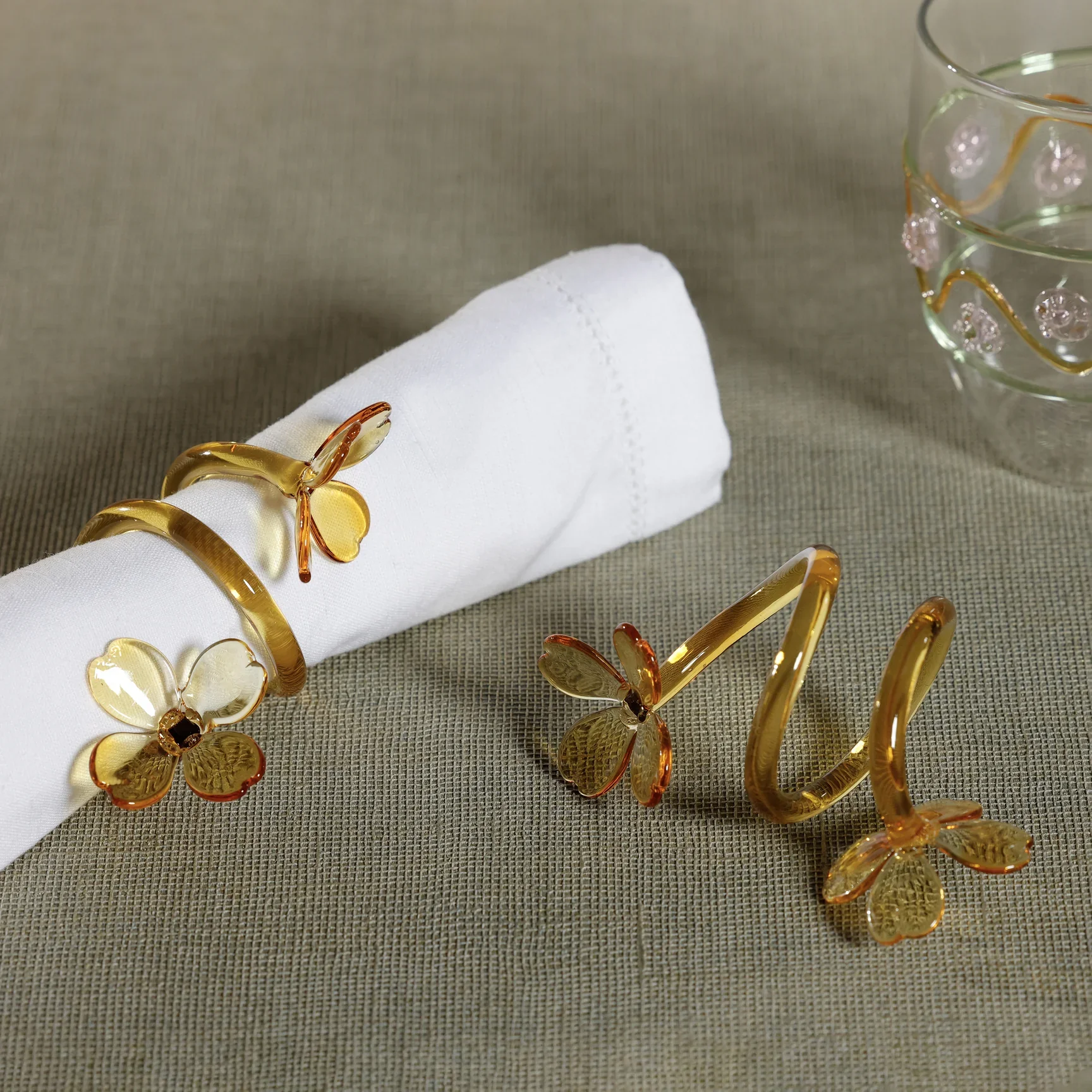 Botanica Set of 4 Glass Flower Napkin Rings in Amber - Image 2