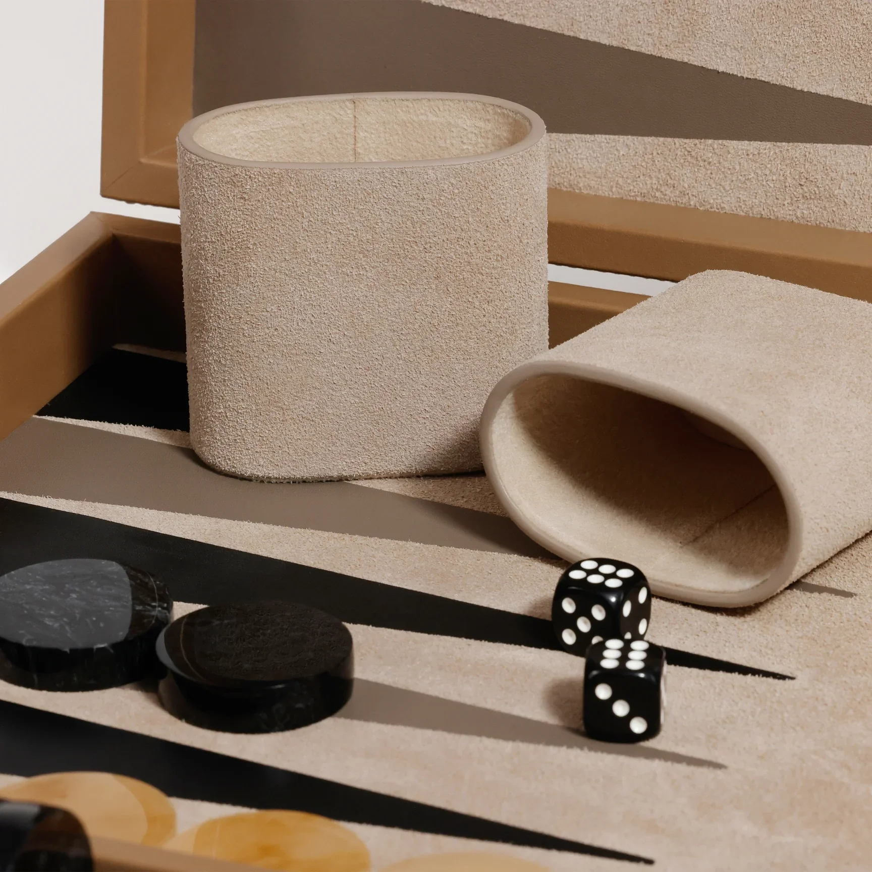 Geneva 19 in Backgammon Set - Taupe Leather - Image 11