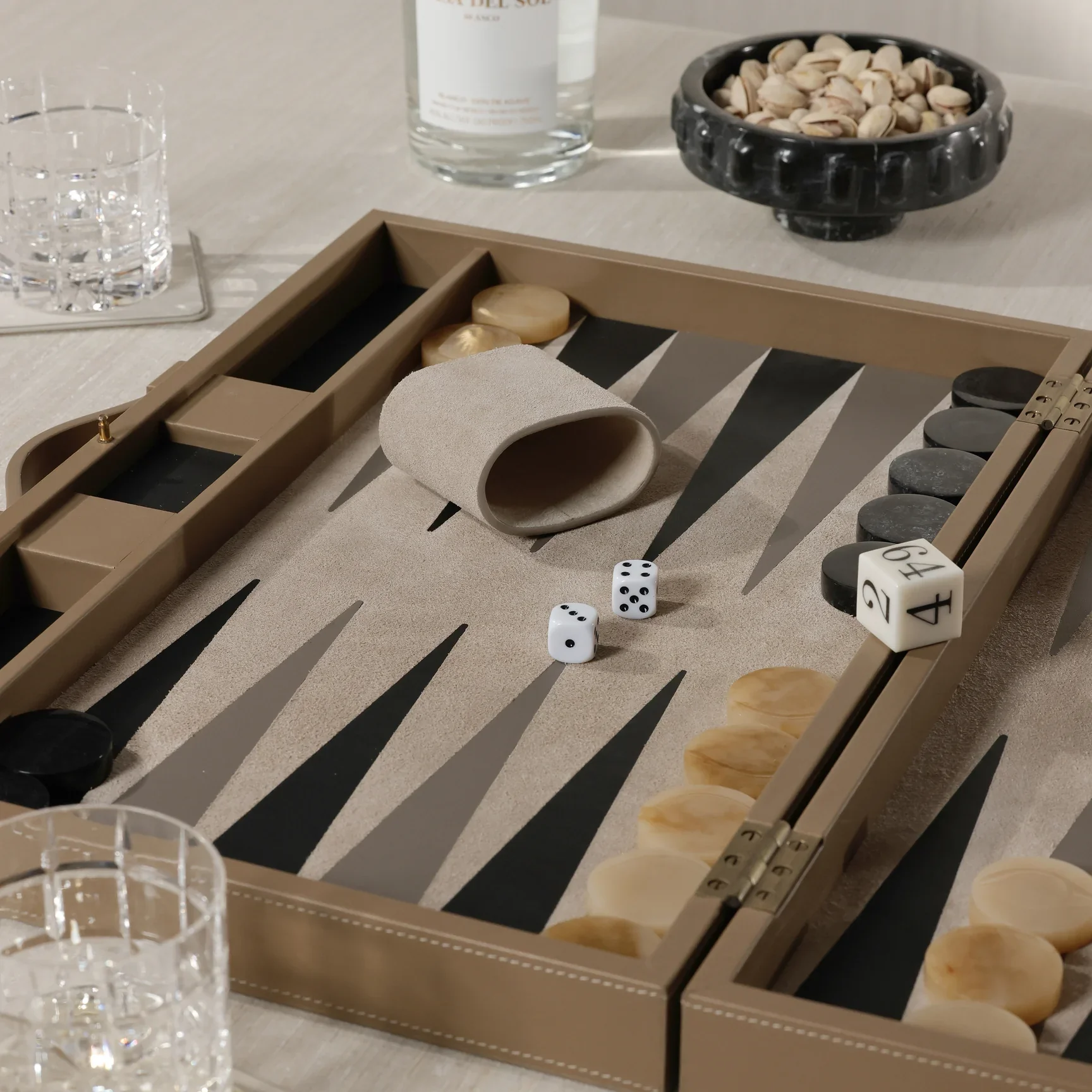 Geneva 19 in Backgammon Set - Taupe Leather - Image 4