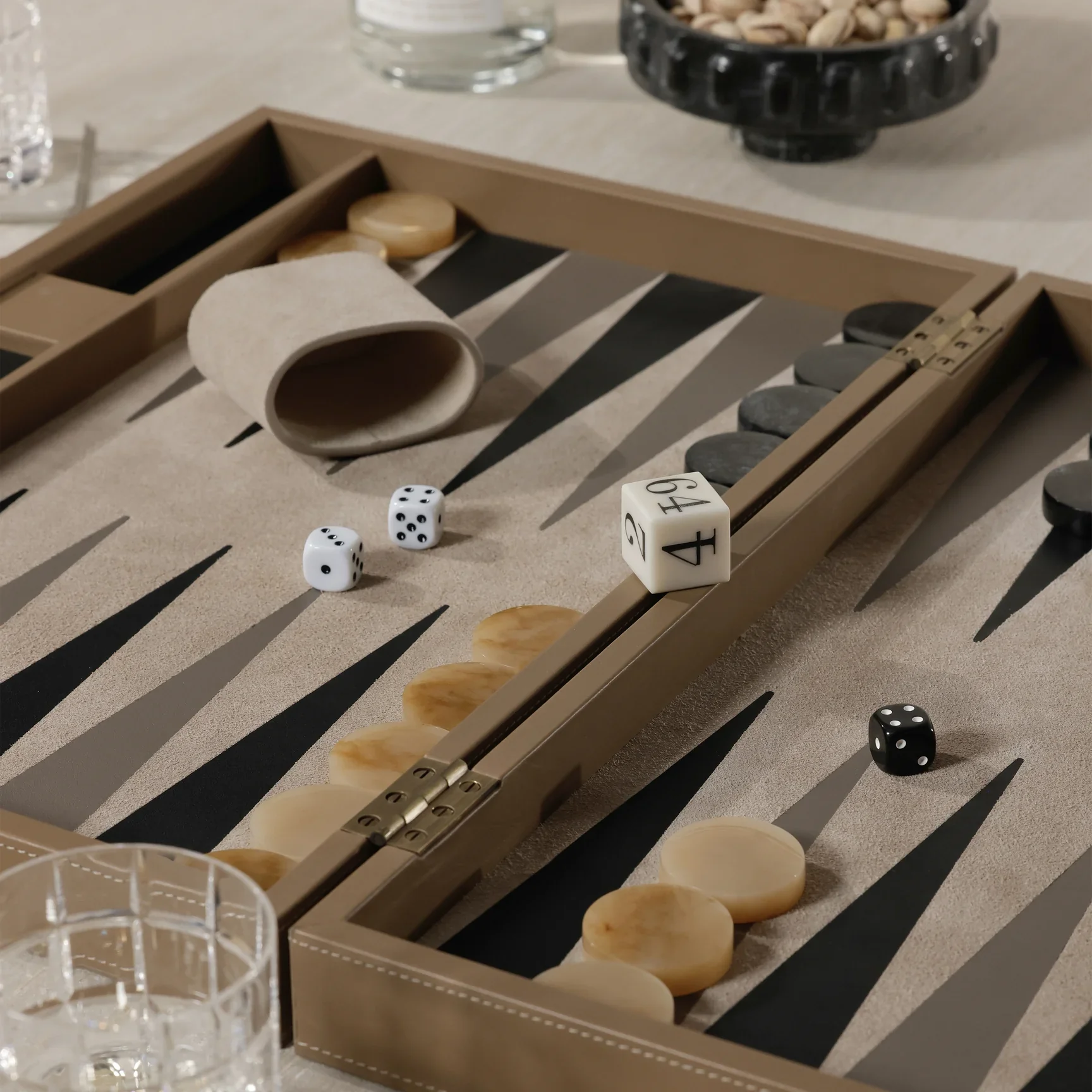 Geneva 19 in Backgammon Set - Taupe Leather - Image 5