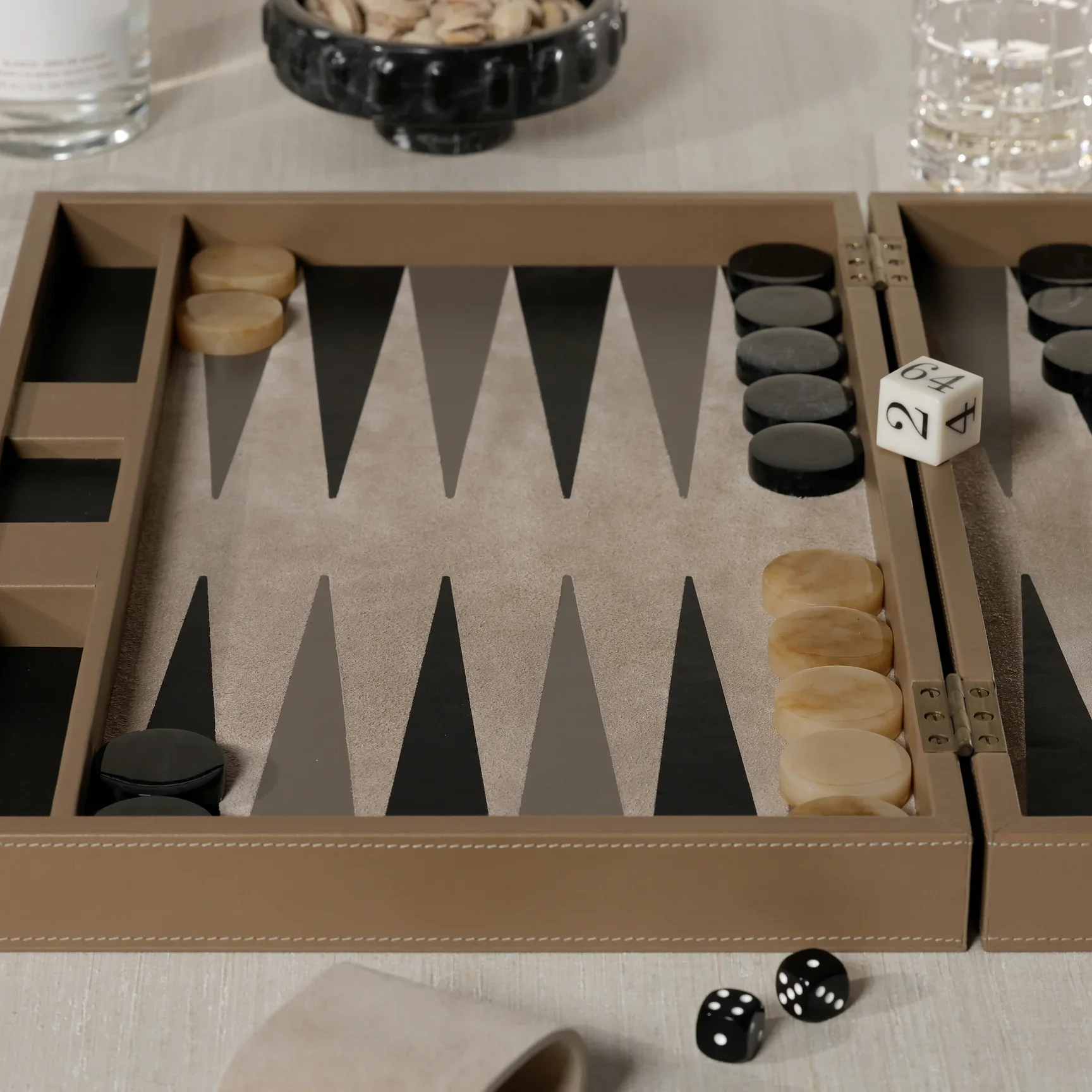 Geneva 19 in Backgammon Set - Taupe Leather - Image 8