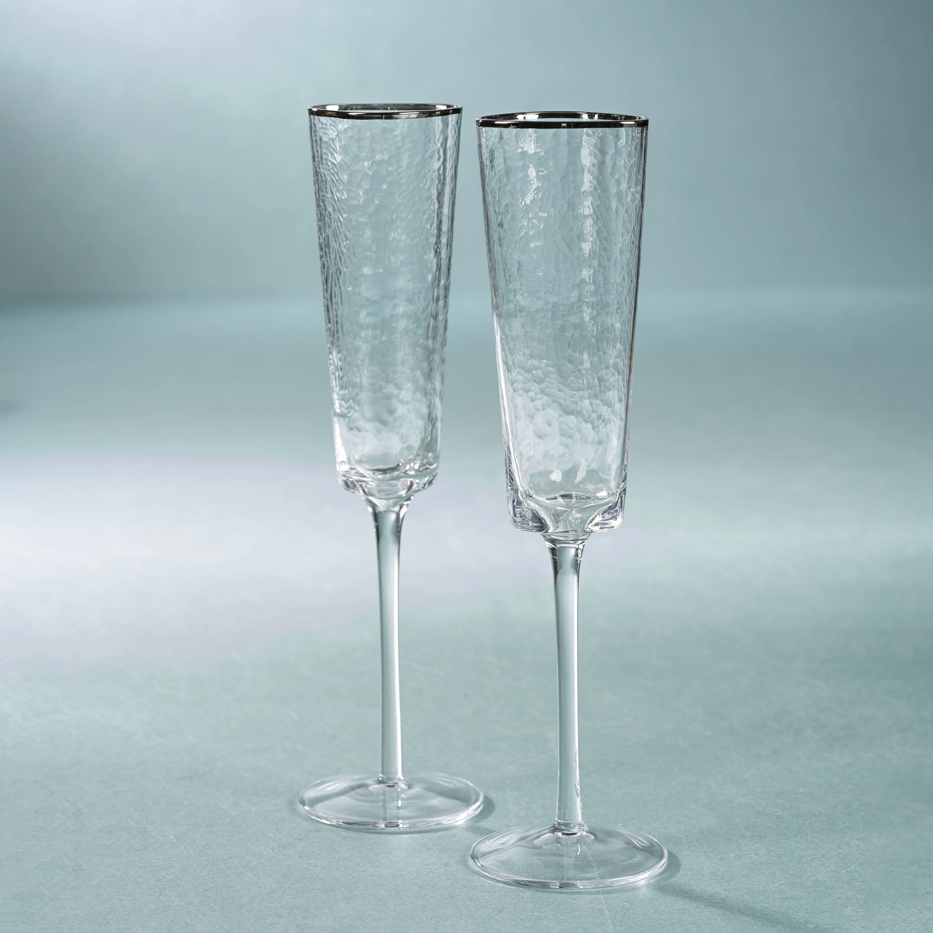 Aperitivo Hammered Champagne Flutes with Platinum Rim (Set of 4) - Image 3