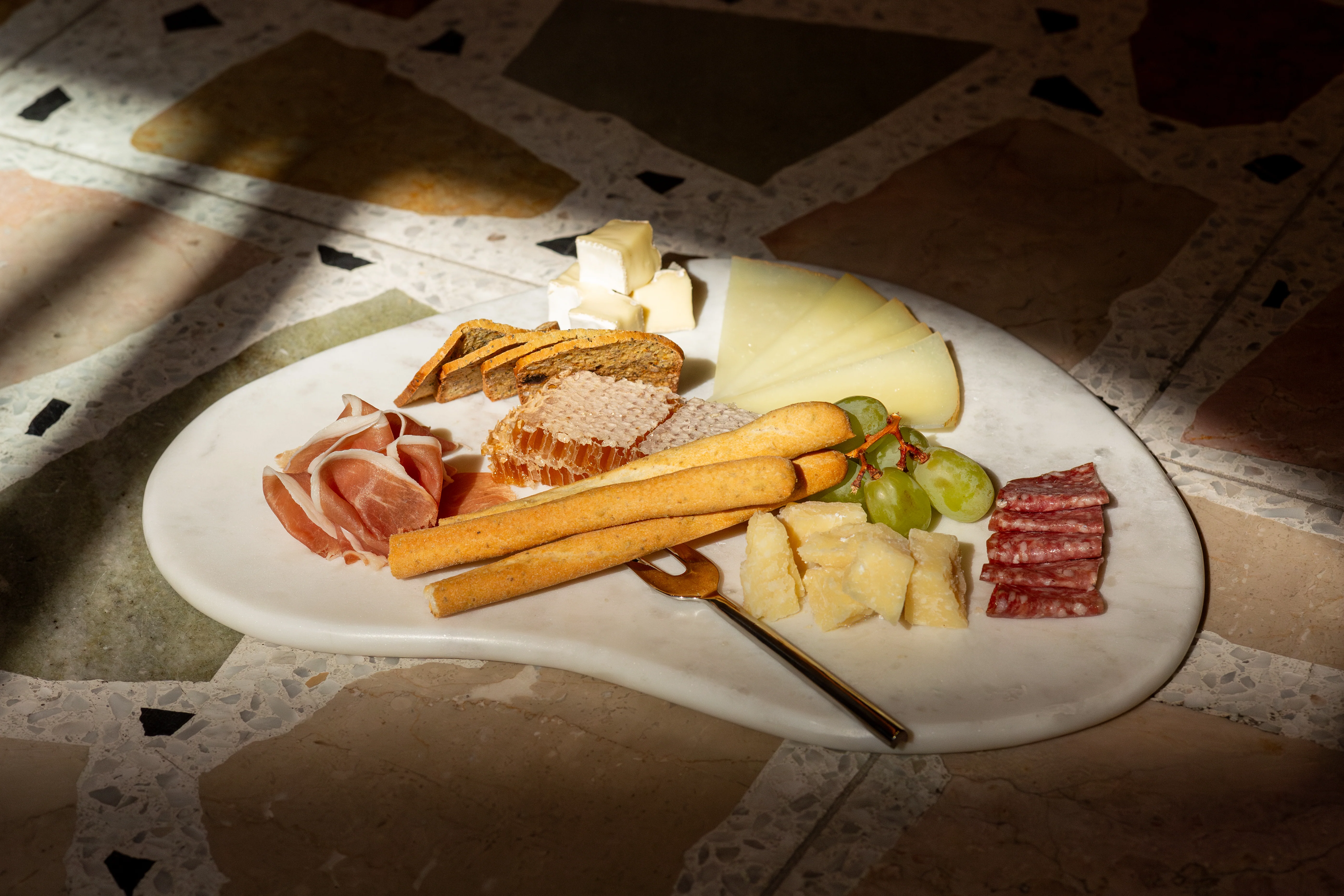 Soho Curved Marble Cheese Board - Image 3