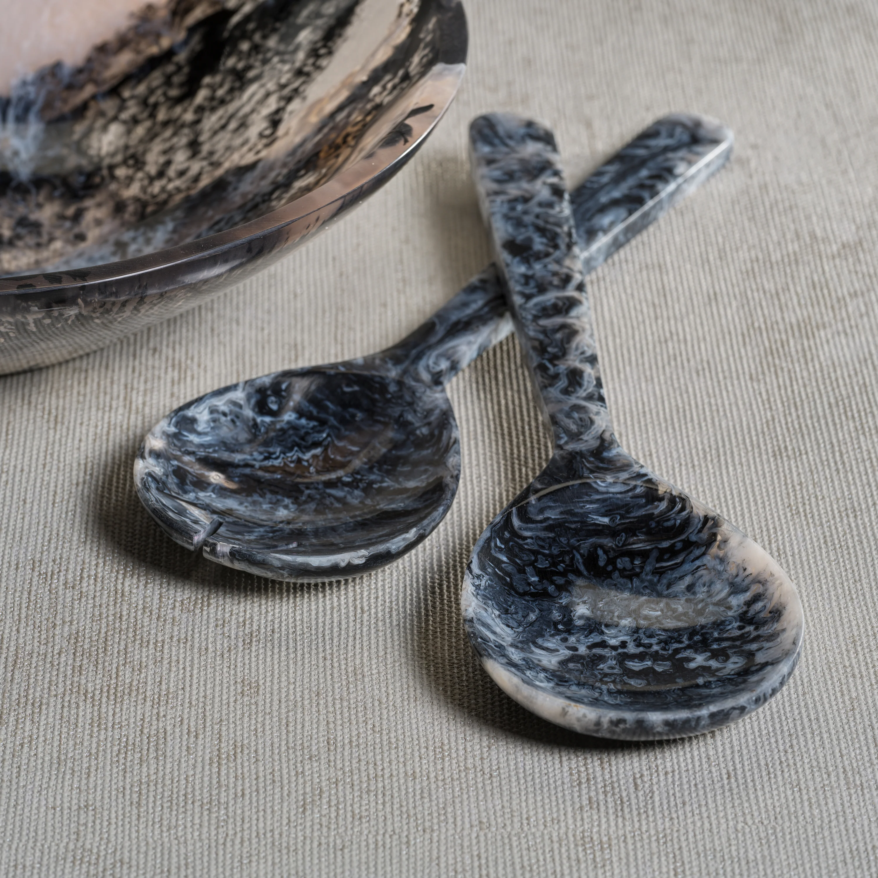 Krone Resin Salad Server Set - Image 2