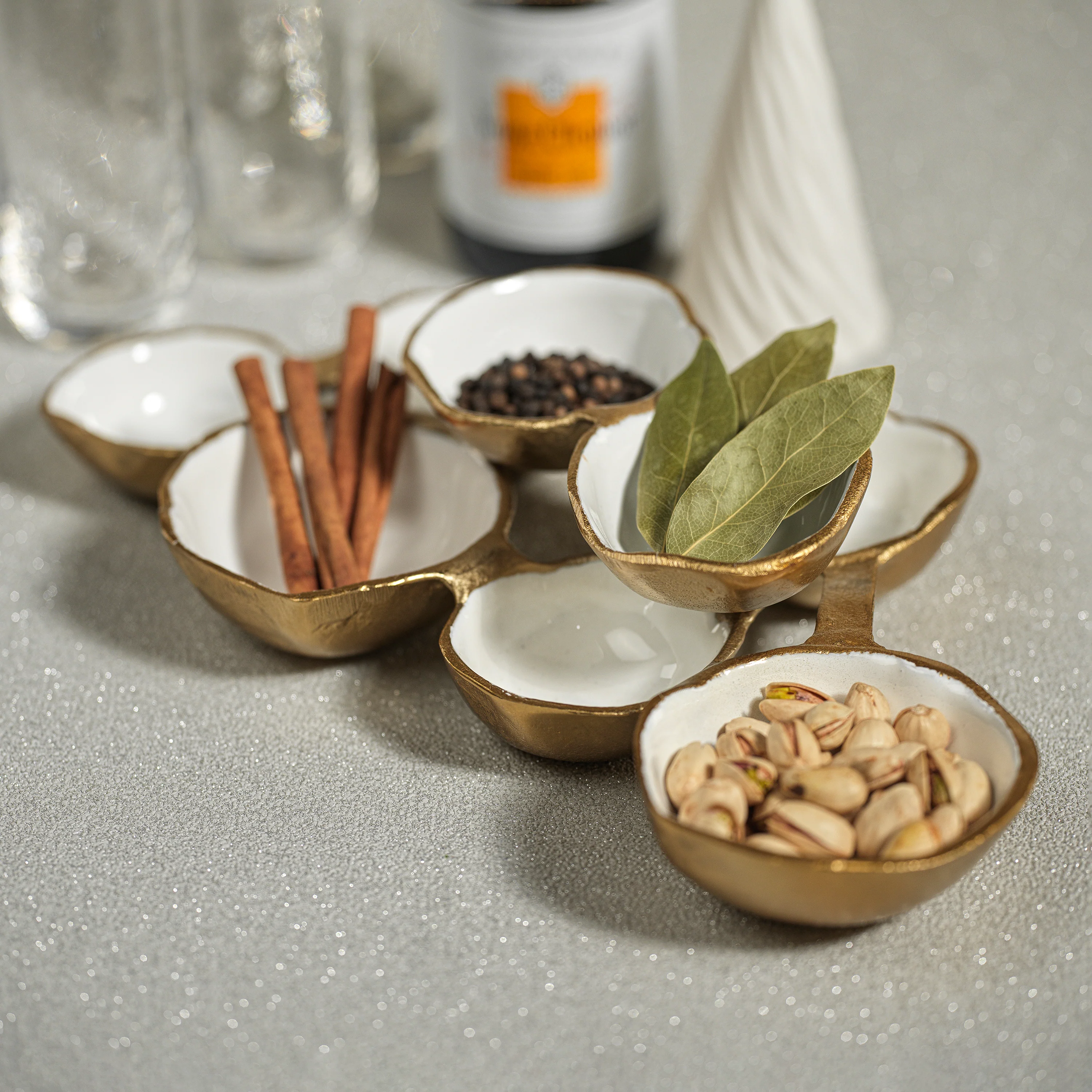 Small Cluster of Eight Serving Bowls in Gold and White - Image 2