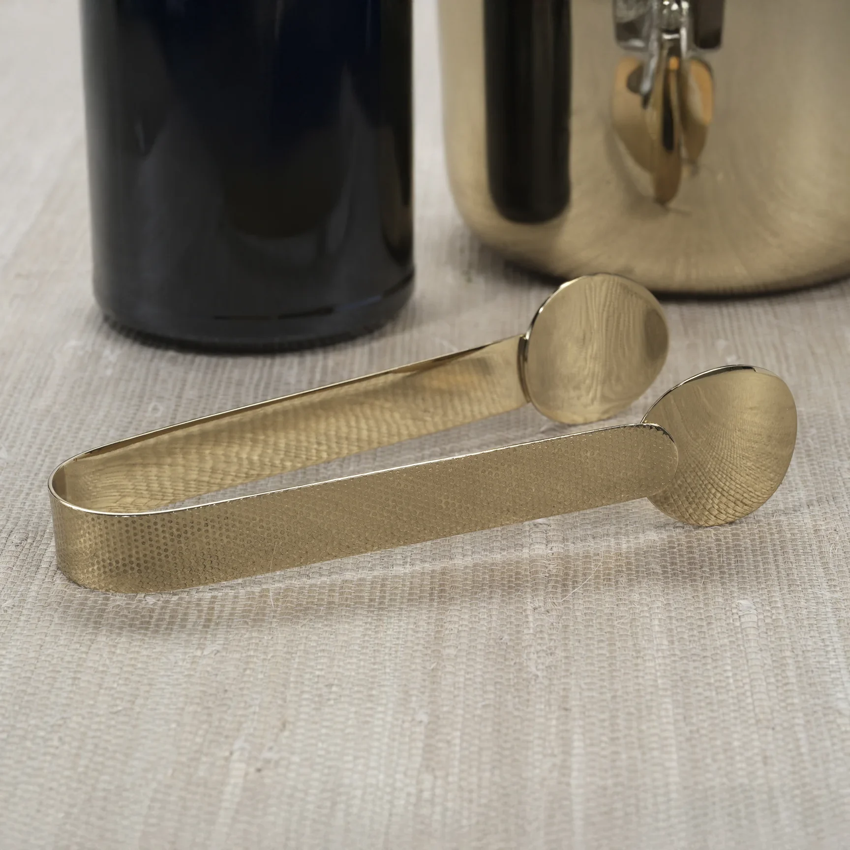 Spiga Textured Ice Tong, Gold - Image 2